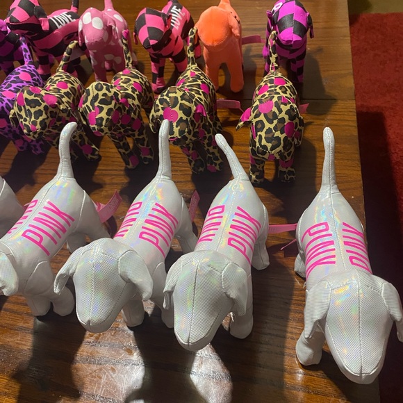 Bundle of 30 VS Pink dogs - Picture 3 of 10